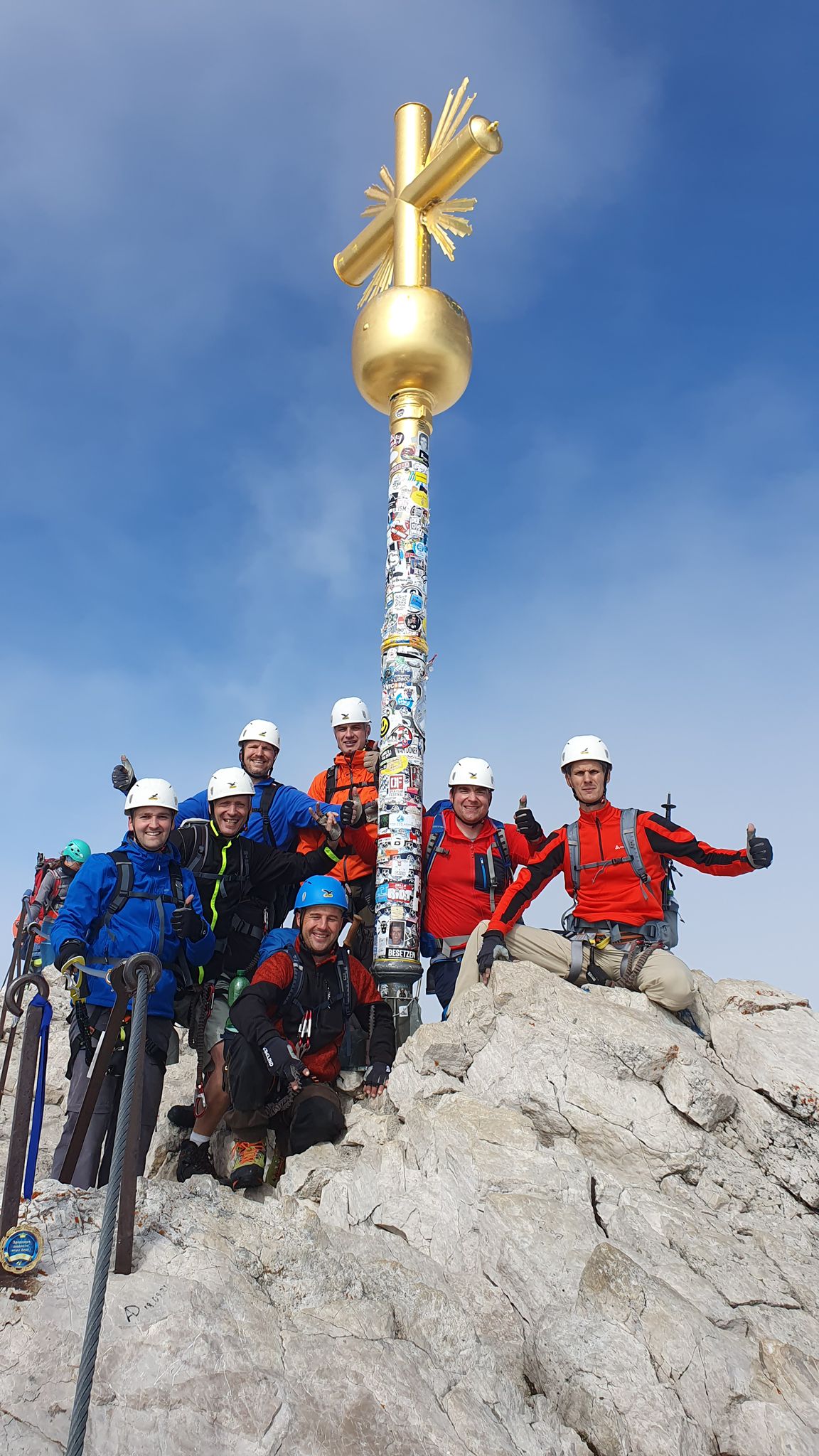 Gruppenfoto der Teilnehmer auf dem Gipfel der Zugspitze